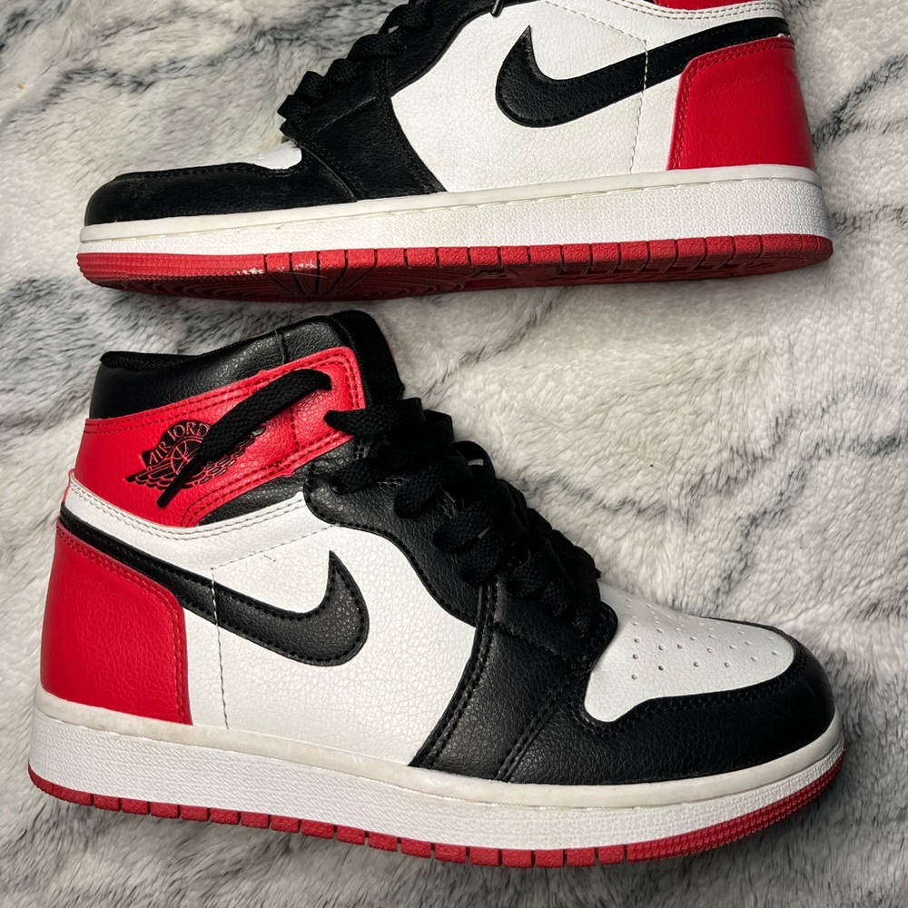 Jordan 1 Black Toe SIZE 6.5M